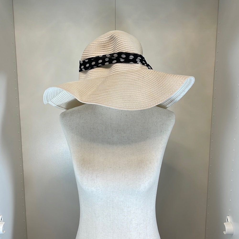 NWT Ann Taylor Loft Straw hat with Black & White Polka Dot Ribbon